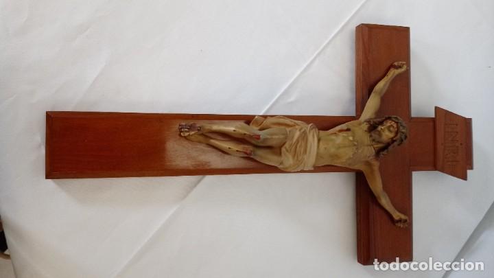 Antig&uuml;edades: Antiguo crucifijo en estuco. - Foto 5