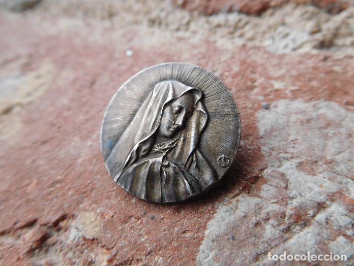 Antig&uuml;edades: Insignia de plata Virgen Dolorosa? - Foto 2