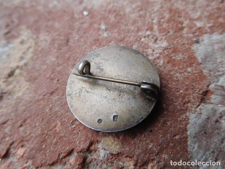 Antig&uuml;edades: Insignia de plata Virgen Dolorosa? - Foto 3