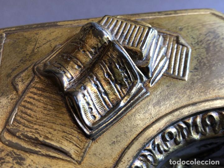 Antig&uuml;edades: CAJA JOYERO EN FORMA DE PIANO, EN BRONCE - Foto 8