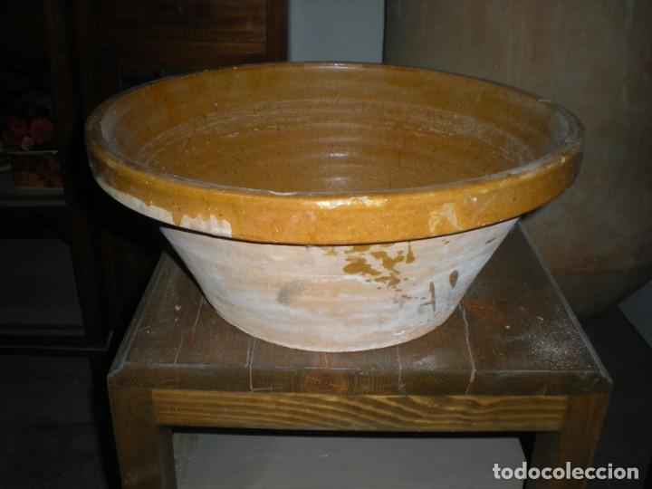 Antig&uuml;edades: LEBRILLO BARRO D43cm h23cm - Foto 2