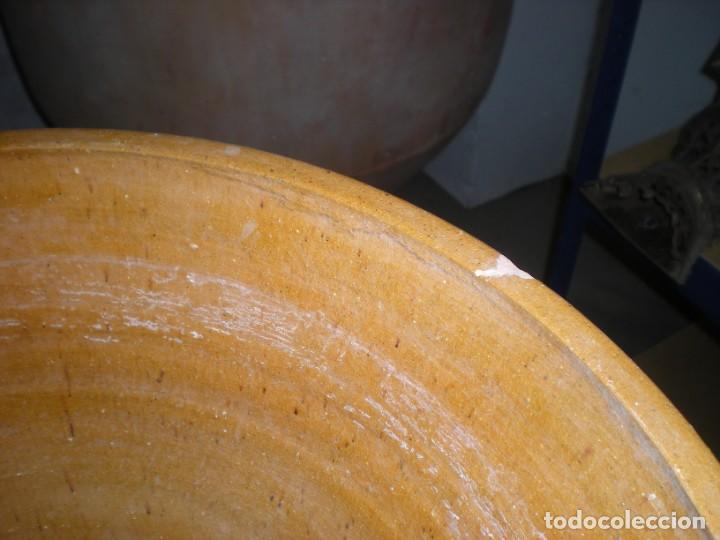 Antig&uuml;edades: LEBRILLO BARRO D43cm h23cm - Foto 3
