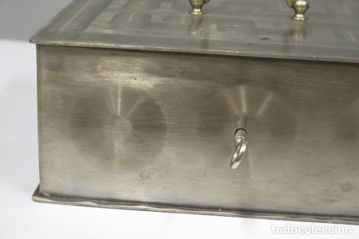 Antig&uuml;edades: CAJA CAUDALES. ORNAMENTADA. CON LLAVE - Foto 2