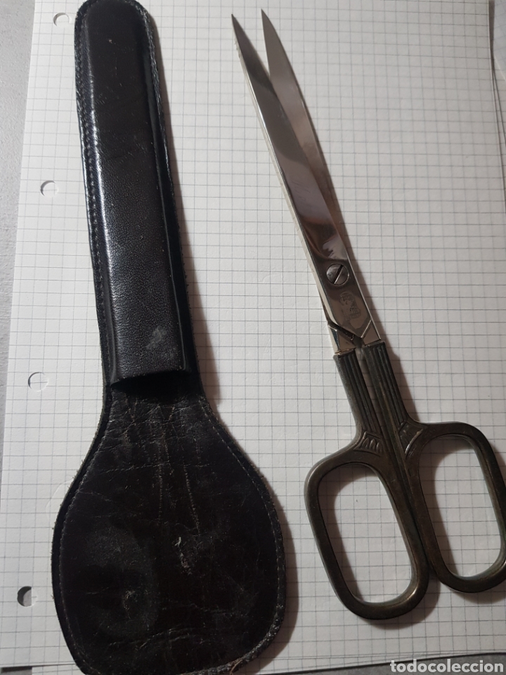 Antig&uuml;edades: Tijera con mango de plata y estuche - Foto 3