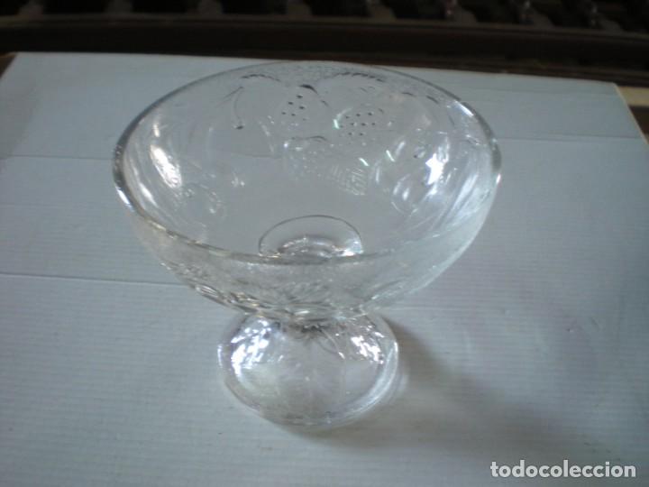 Oggetti Antichi: FRUTERO DE CRISTAL CON ADORNOS DE FRUTASH10cm D12cm BOCA
