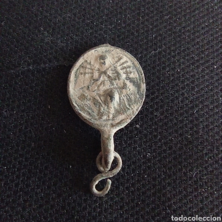Antig&uuml;edades: MEDALLA CON ENGANCHE AL REVES - Foto 2