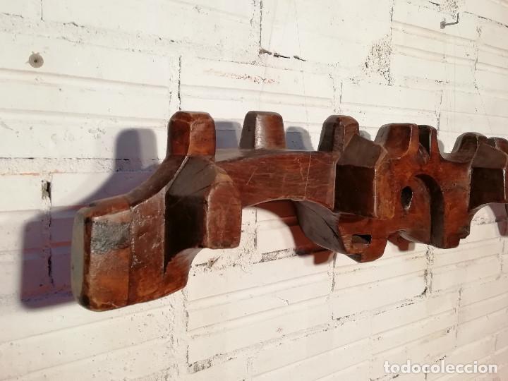 Antig&uuml;edades: Yugo antiguo de madera - Foto 6