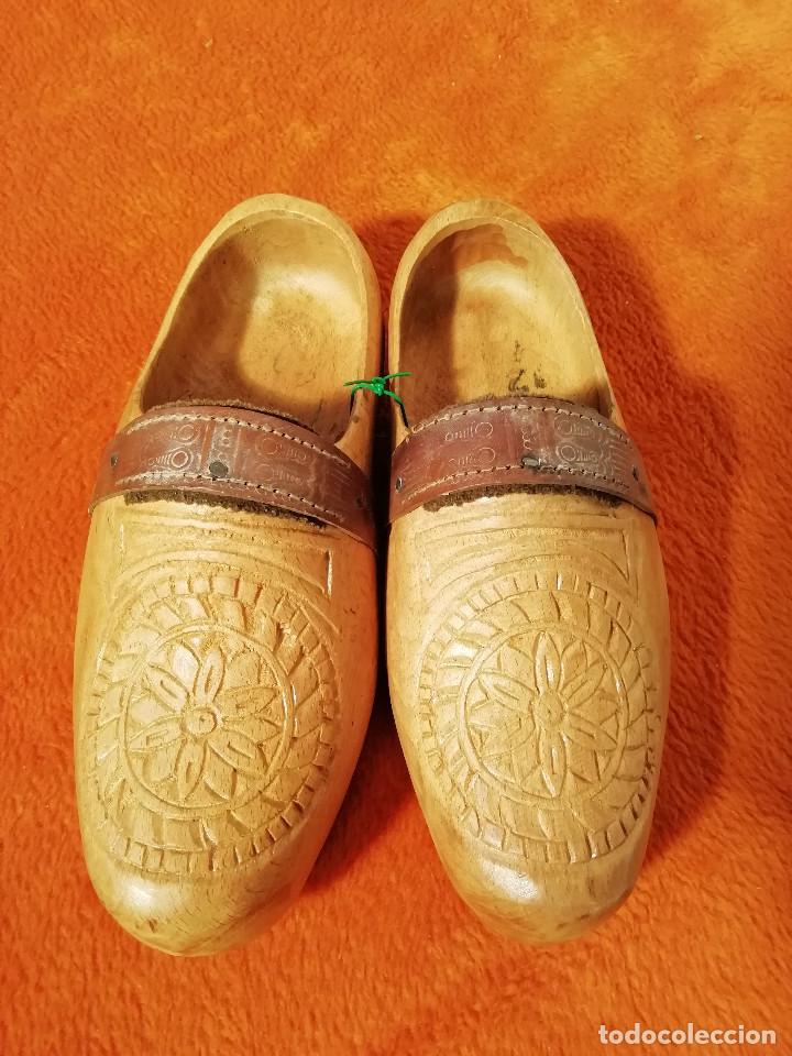 Antig&uuml;edades: Zuecos de madera antiguos - Foto 1