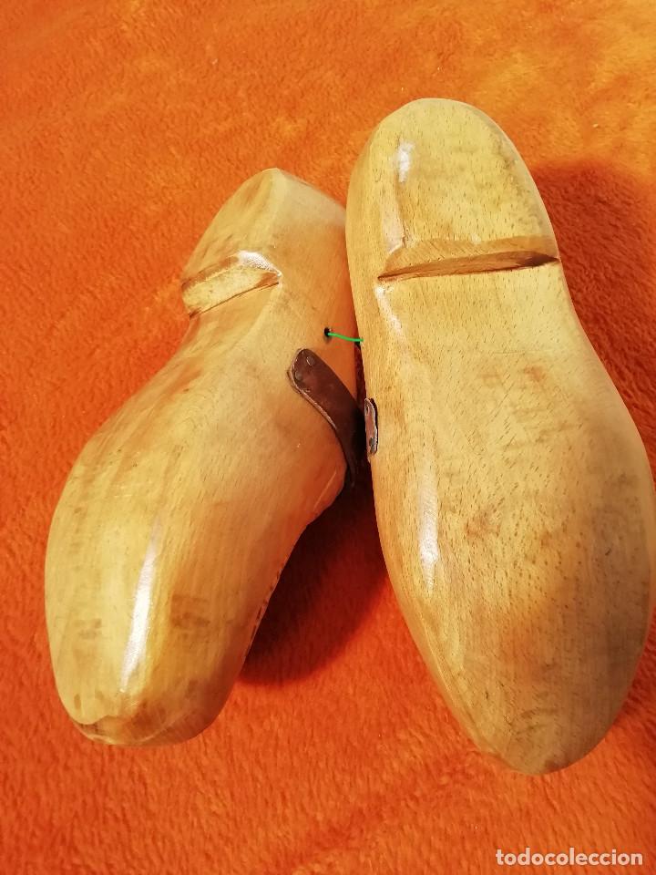 Antig&uuml;edades: Zuecos de madera antiguos - Foto 2