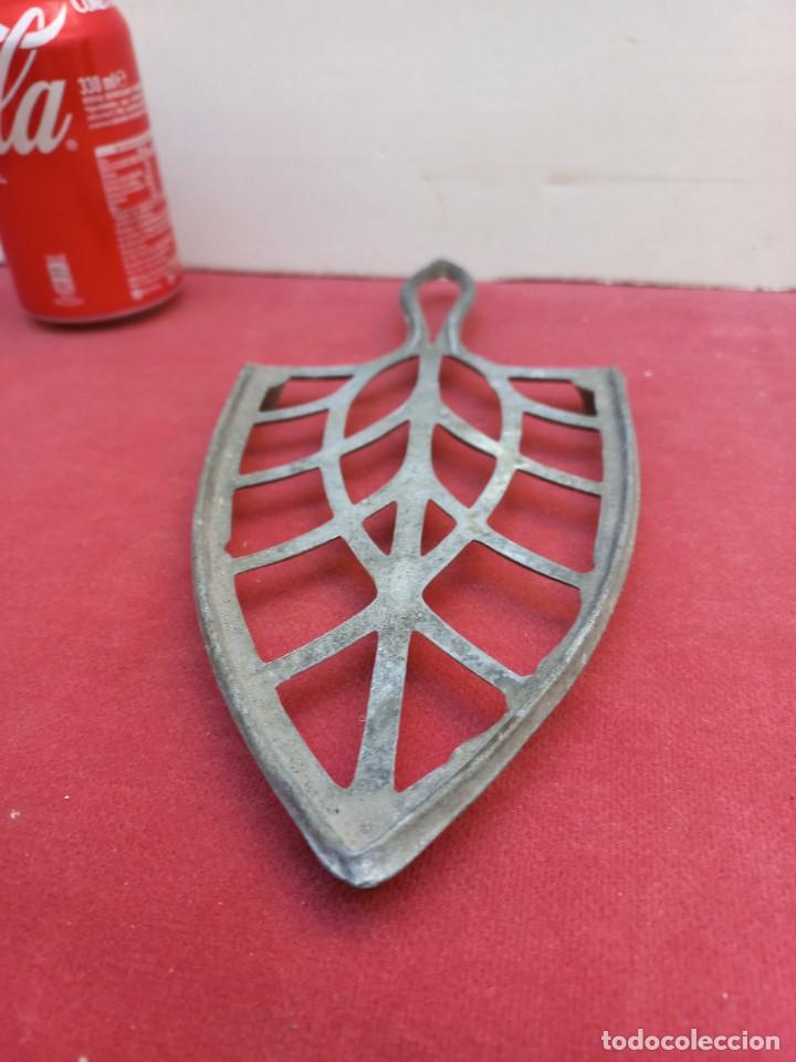 Antig&uuml;edades: apoyaplanchas de aluminio - Foto 5