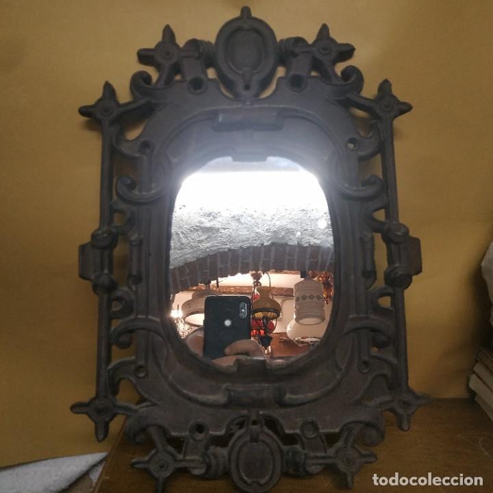 Antig&uuml;edades: Espejo antiguo - Fundici&oacute;n de hierro - Foto 1