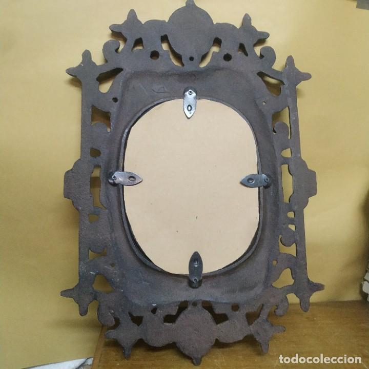 Antig&uuml;edades: Antiguo espejo - fundici&oacute;n de hierro - Foto 2