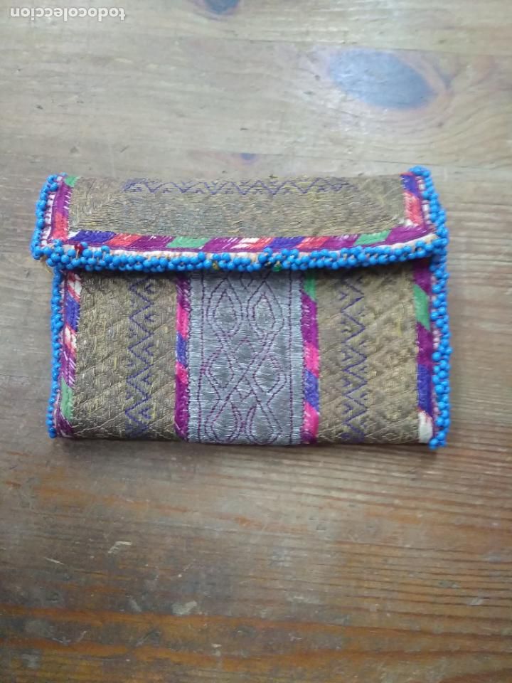 Antig&uuml;edades: Cartera persa bordada. CA-3. Vitrina 7 - Foto 1