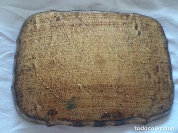 Antig&uuml;edades: Bandeja de madera policromada - Foto 2