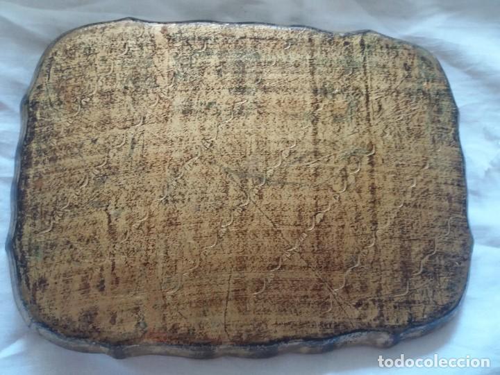 Antig&uuml;edades: Bandeja de madera policromada - Foto 2
