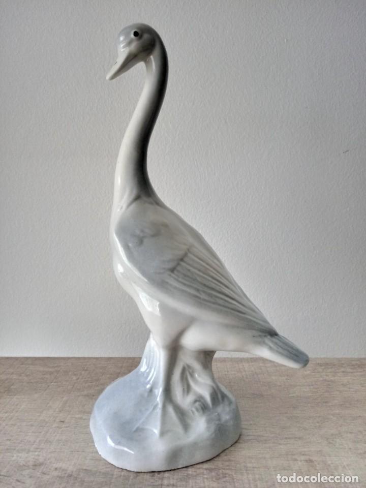 Antig&uuml;edades: Ave de porcelana esmaltada - Foto 1