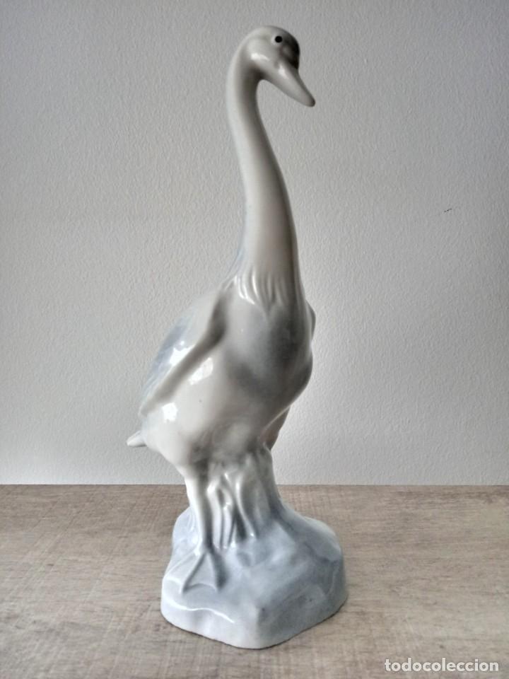 Antig&uuml;edades: Ave de porcelana esmaltada - Foto 3