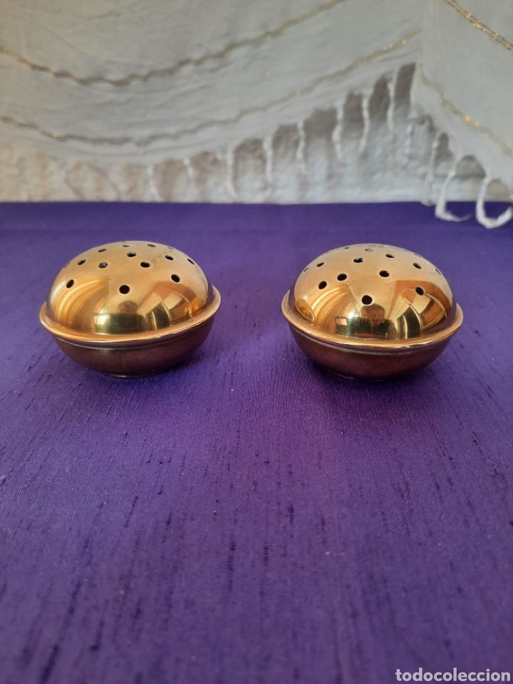 Antiques: Antiguos picaflores de metal dorado artesanales.