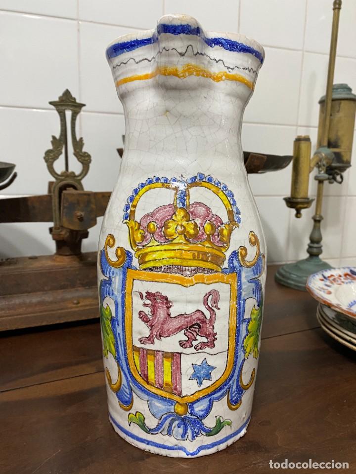 Antig&uuml;edades: Jarra de cer&aacute;mica con escudo - Foto 1
