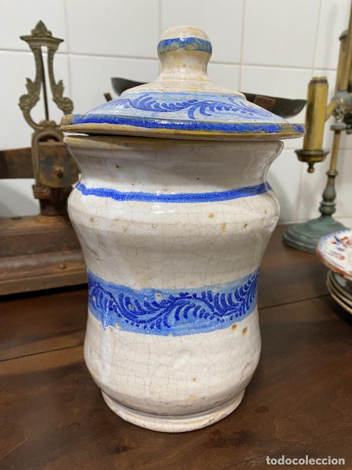 Antig&uuml;edades: Albarelo de cer&aacute;mica con escudo - Foto 2