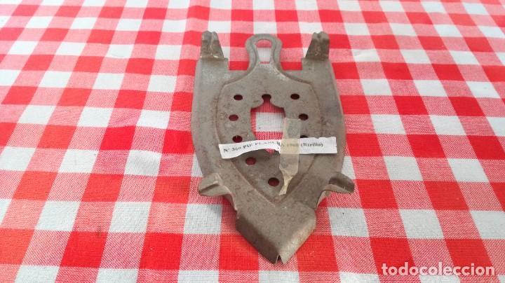 Antig&uuml;edades: SOPORTE PIE PLANCHA / CAL906 - Foto 2
