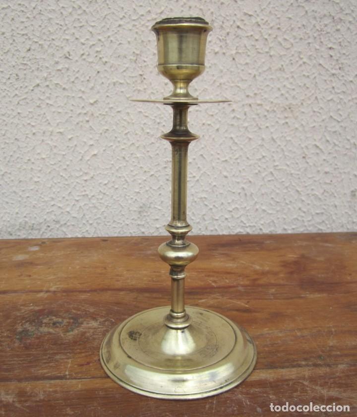 Antig&uuml;edades: Candelabro fino de bronce - Foto 1