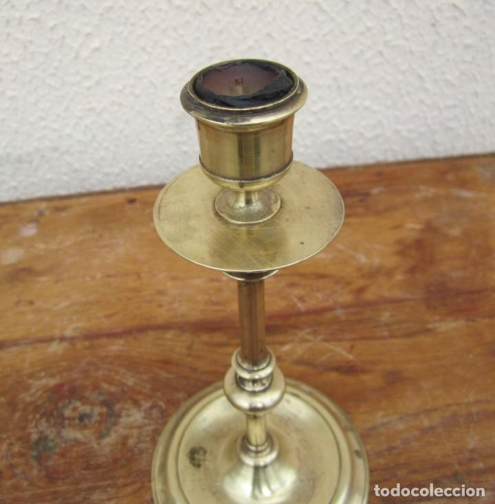 Antig&uuml;edades: Candelabro fino de bronce - Foto 3