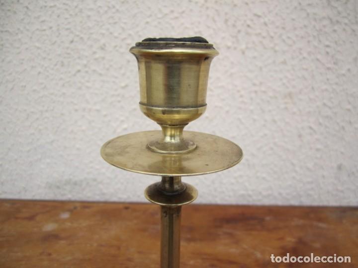 Antig&uuml;edades: Candelabro fino de bronce - Foto 4