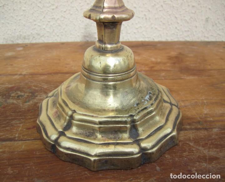 Antig&uuml;edades: Candelabro de bronce fuste exagonal SXIX - Foto 2