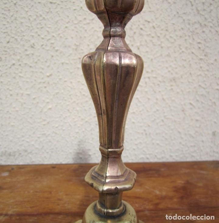 Antig&uuml;edades: Candelabro de bronce fuste exagonal SXIX - Foto 3