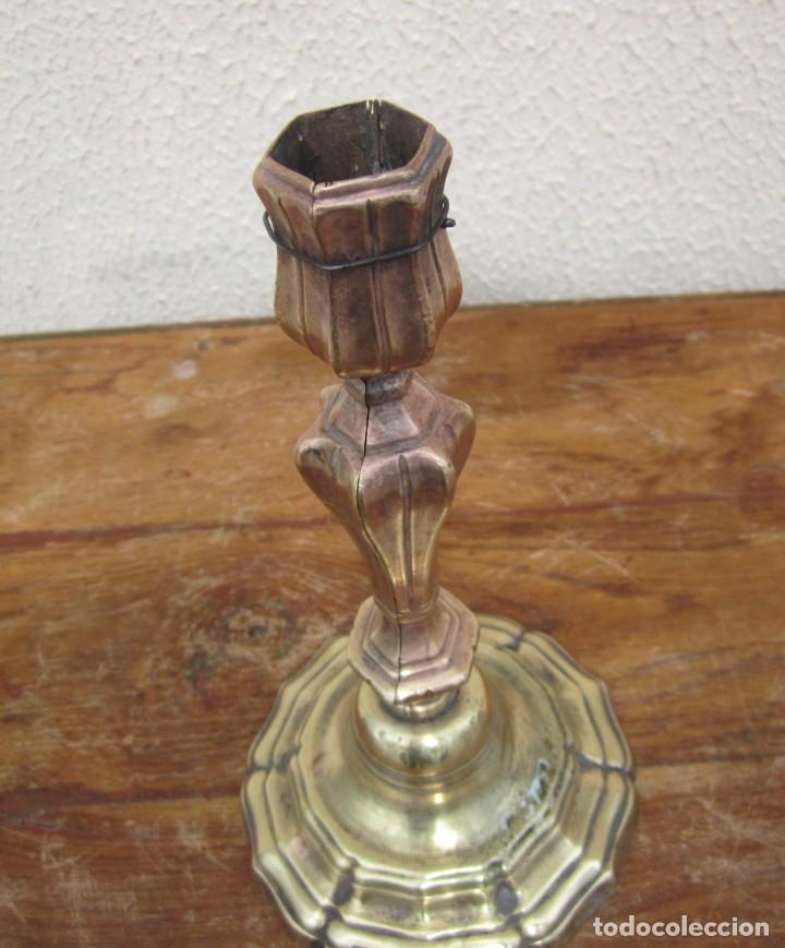 Antig&uuml;edades: Candelabro de bronce fuste exagonal SXIX - Foto 6