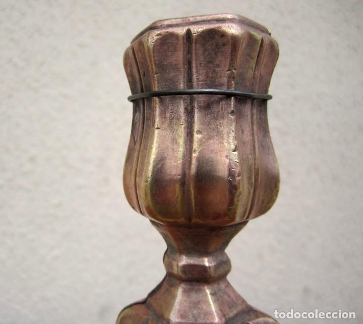 Antig&uuml;edades: Candelabro de bronce fuste exagonal SXIX - Foto 8