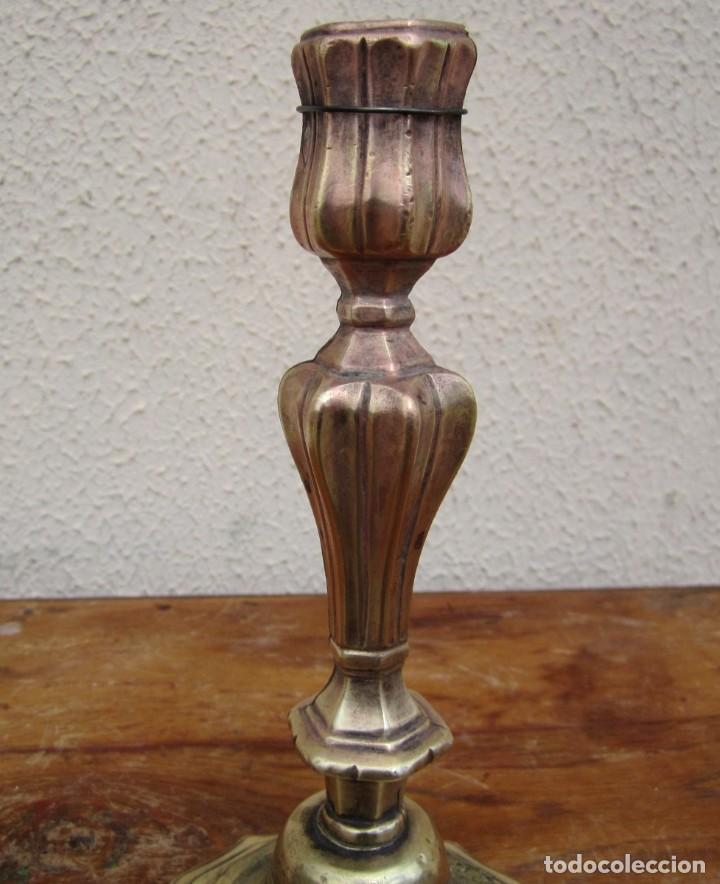 Antig&uuml;edades: Candelabro de bronce fuste exagonal SXIX - Foto 9