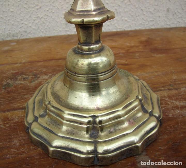 Antig&uuml;edades: Candelabro de bronce fuste exagonal SXIX - Foto 10