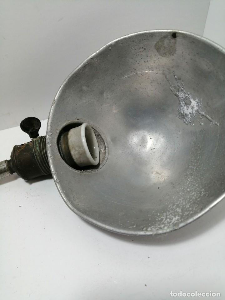 Antig&uuml;edades: Flexo antiguo de aluminio - Foto 6