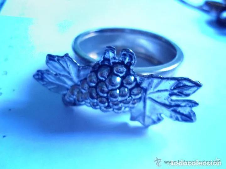 Antiquit&auml;ten: ANTIGUO SERVILLETERO CON ORNAMENTO FRUTAL