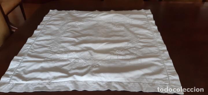 Antiquit&auml;ten: BONITO CUADRANTE PARA COJIN BORDADO A MANO CON VAINICA.