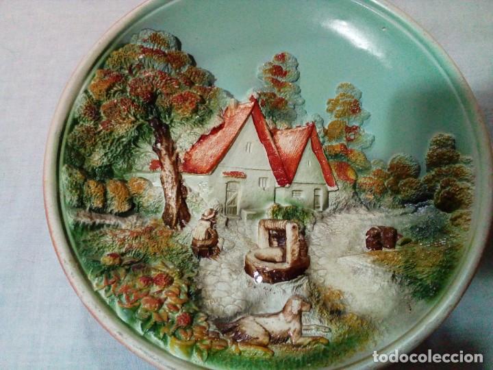 Antig&uuml;edades: bonito plato con relieve - Foto 3