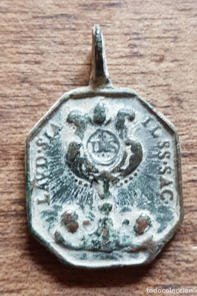 Antig&uuml;edades: Medalla sin pecado y caliz - Foto 2