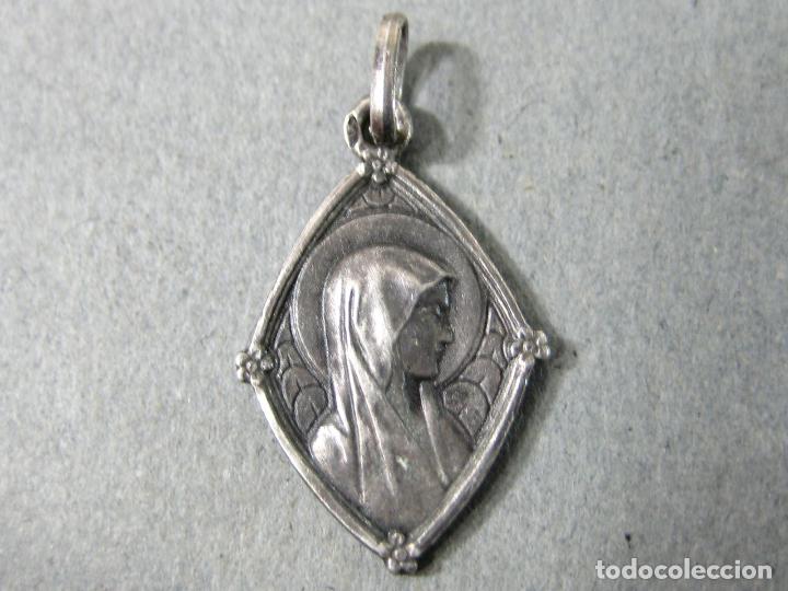 Antig&uuml;edades: MEDALLA DE PLATA DE NUESTRA SE&Ntilde;ORA DE LOURDES - Foto 1