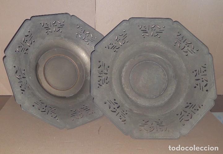 Antig&uuml;edades: 2 antiguos centros de mesa de metal - Foto 2