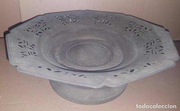 Antig&uuml;edades: 2 antiguos centros de mesa de metal - Foto 4