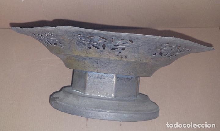 Antig&uuml;edades: 2 antiguos centros de mesa de metal - Foto 10