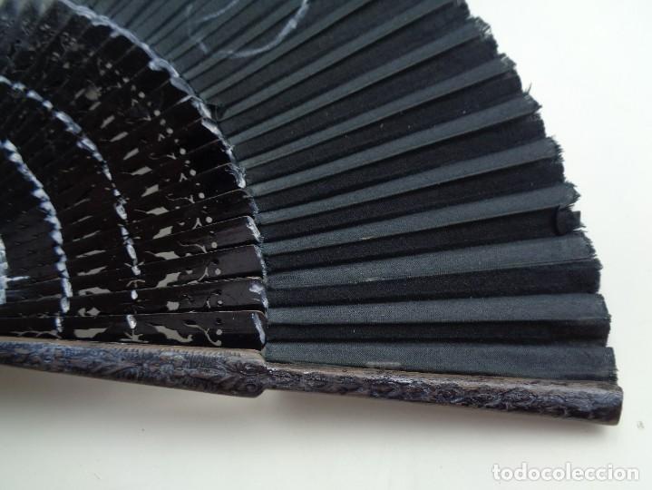 Antig&uuml;edades: ABANICO DE MADERA EN NEGRO - Foto 3