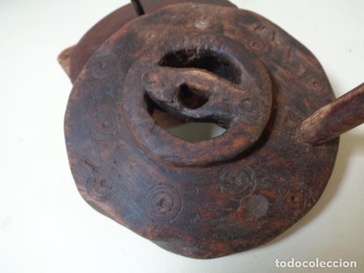 Oggetti Antichi: Molino o molinillo de madera manual antiqu&iacute;simo