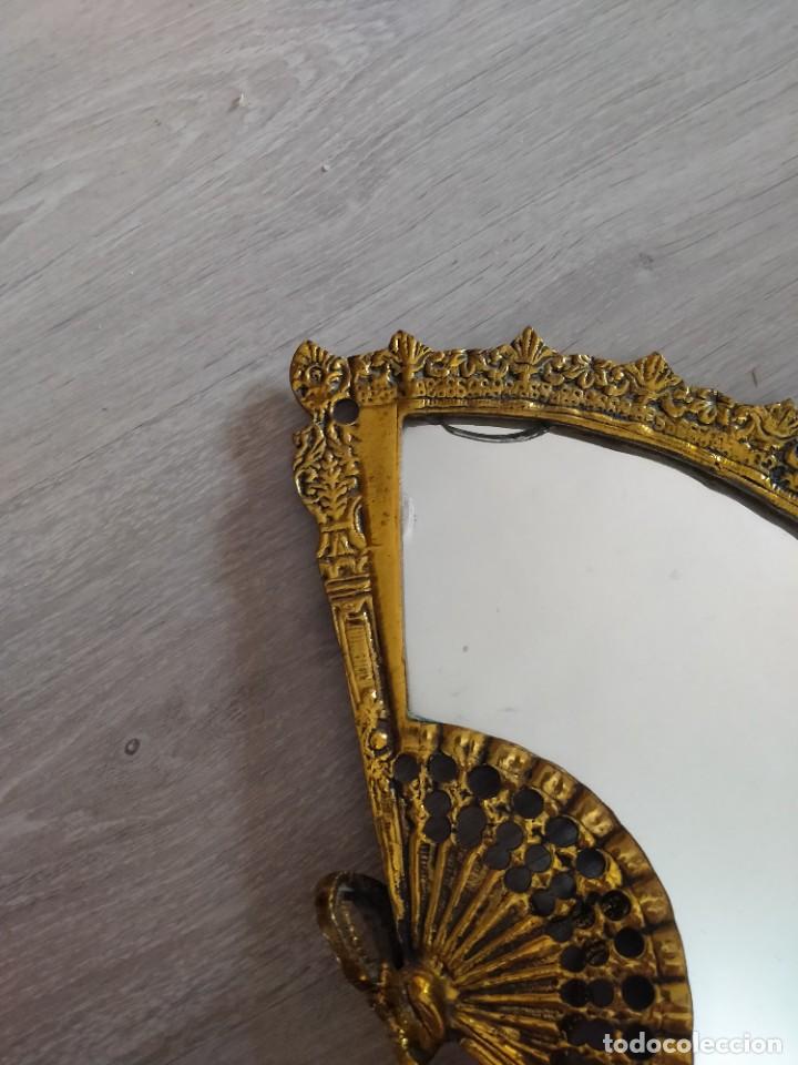 Antig&uuml;edades: Espejo con forma de abanico. - Foto 3