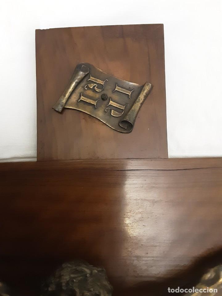 Antig&uuml;edades: Antiguo crucifijo de madera y bronce - Foto 2