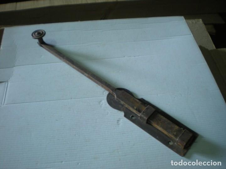 Antig&uuml;edades: CIERRE DE PORTON DE COLECCION L35cm - Foto 1
