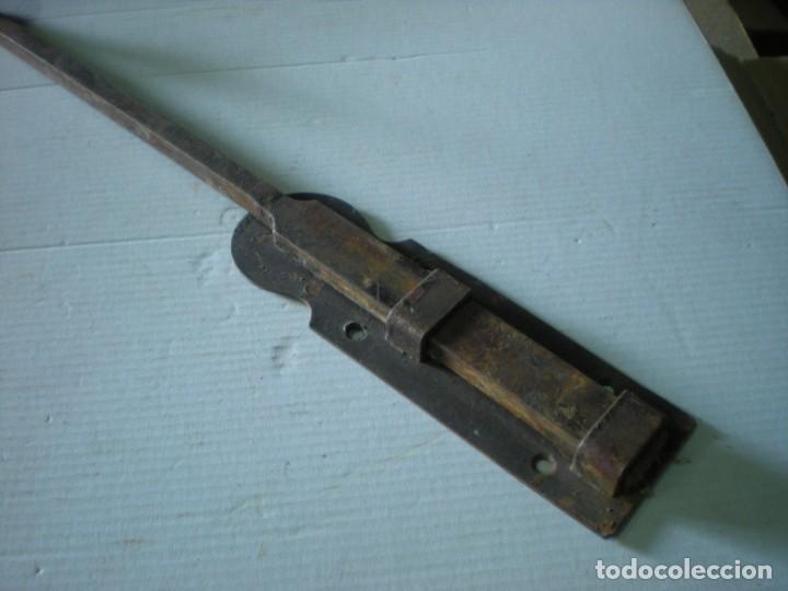 Antig&uuml;edades: CIERRE DE PORTON DE COLECCION L35cm - Foto 2