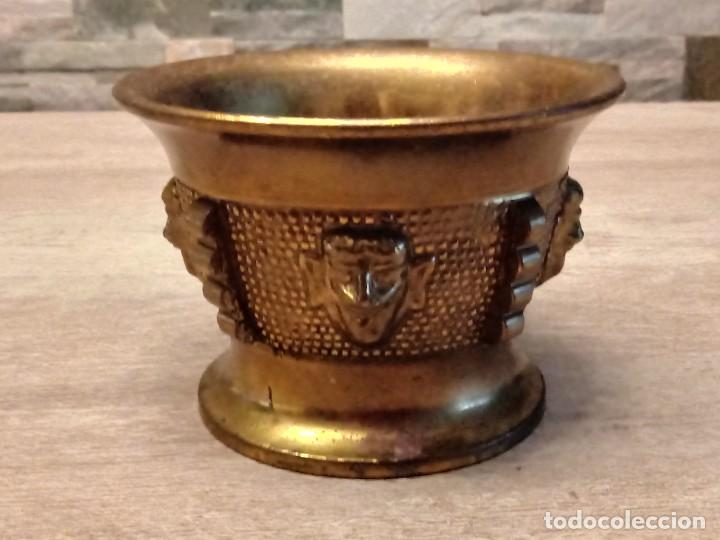 Antig&uuml;edades: Antiguo almirez o mortero de bronce y mano - Foto 3
